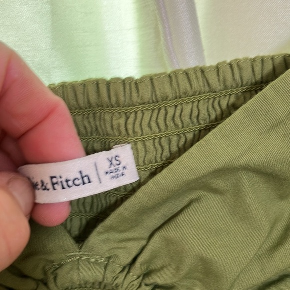 Abercrombie & Fitch Sweetheart Neckline Cropped Short Puffed Sleeve Top - Picture 4 of 9